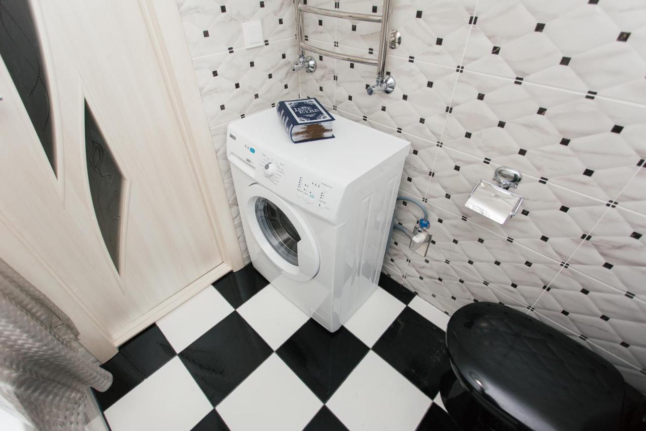 De Luxe Apartments Centr Illinskaya スームィ エクステリア 写真