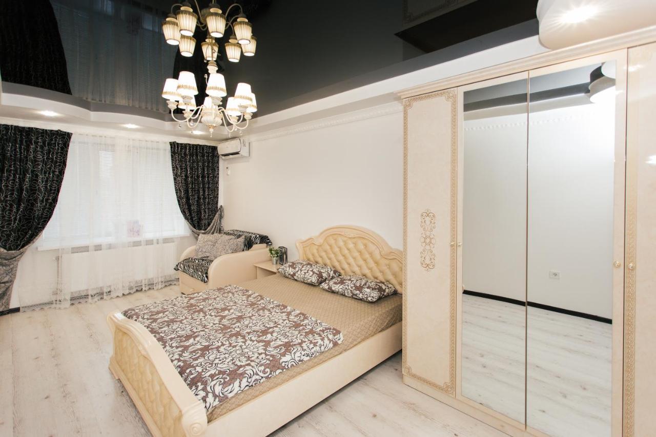 De Luxe Apartments Centr Illinskaya スームィ エクステリア 写真