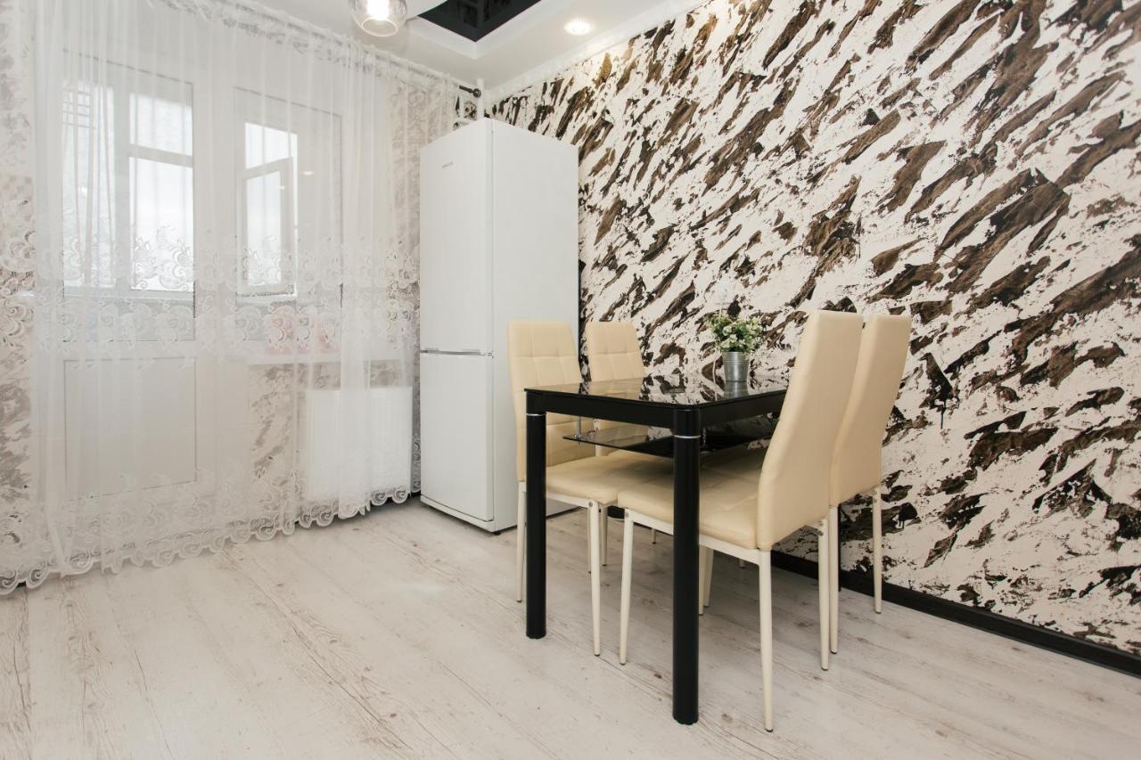 De Luxe Apartments Centr Illinskaya スームィ エクステリア 写真